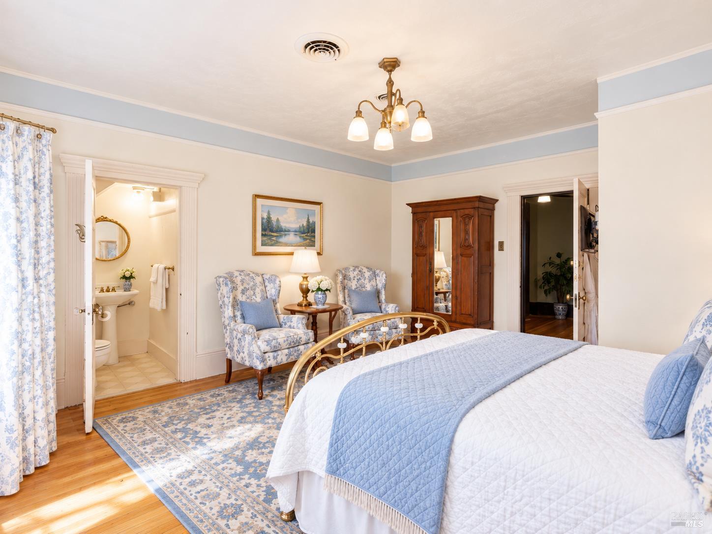 302 N Main Street Cloverdale CA 95425