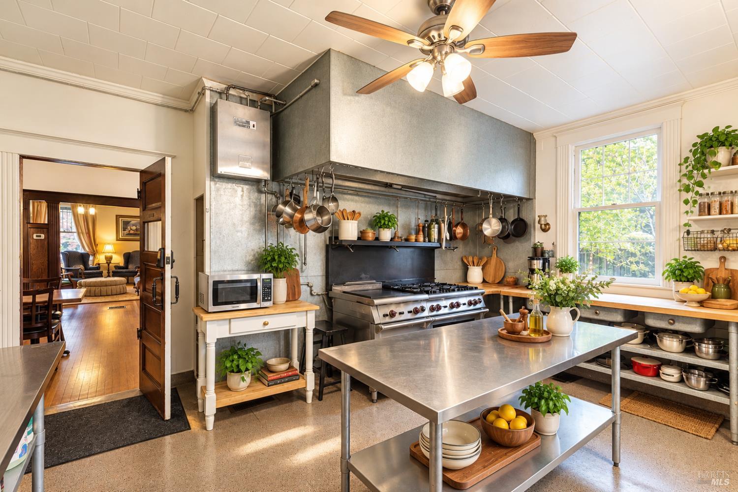 302 N Main Street Cloverdale CA 95425