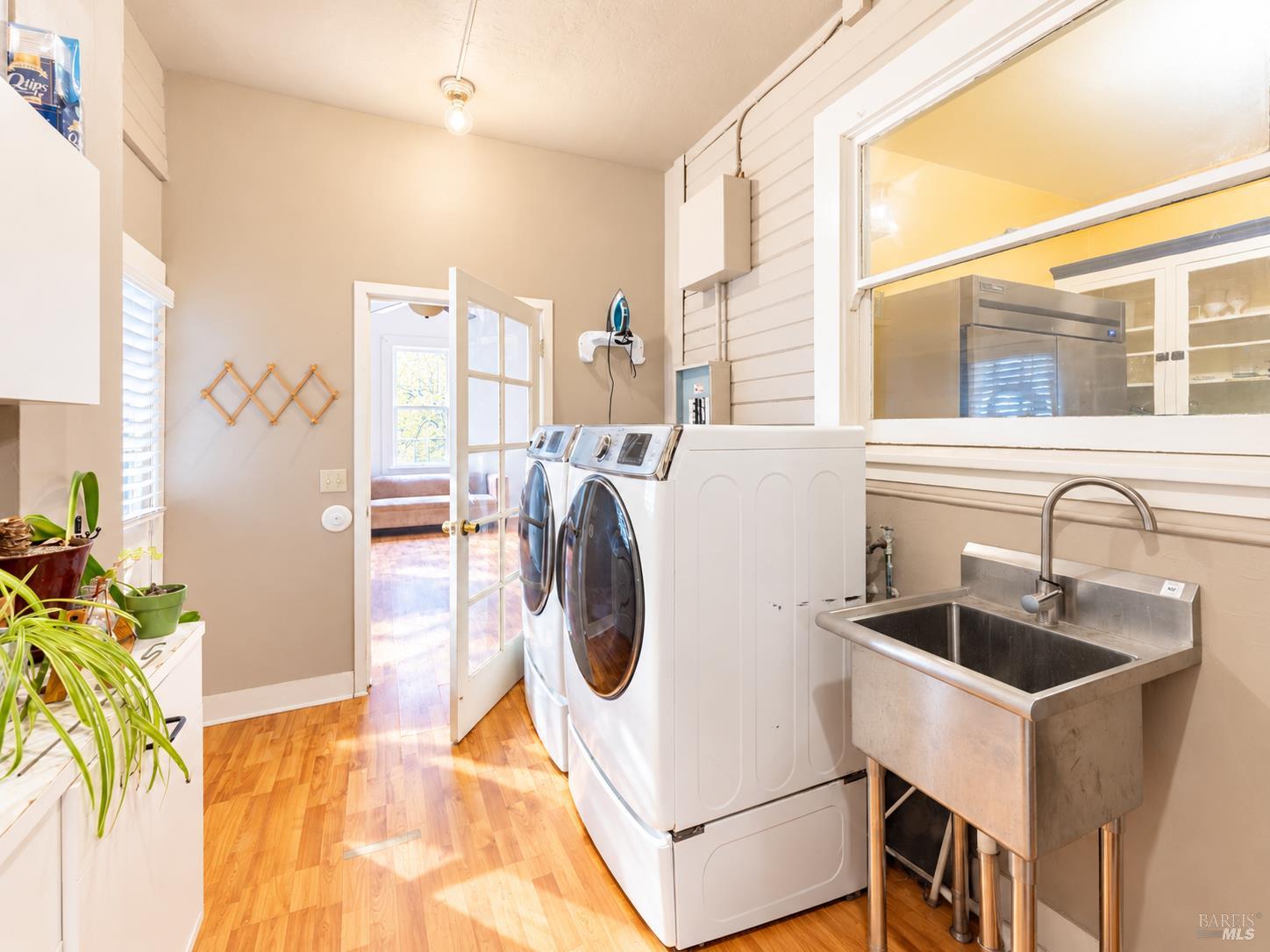 302 N Main Street Cloverdale CA 95425