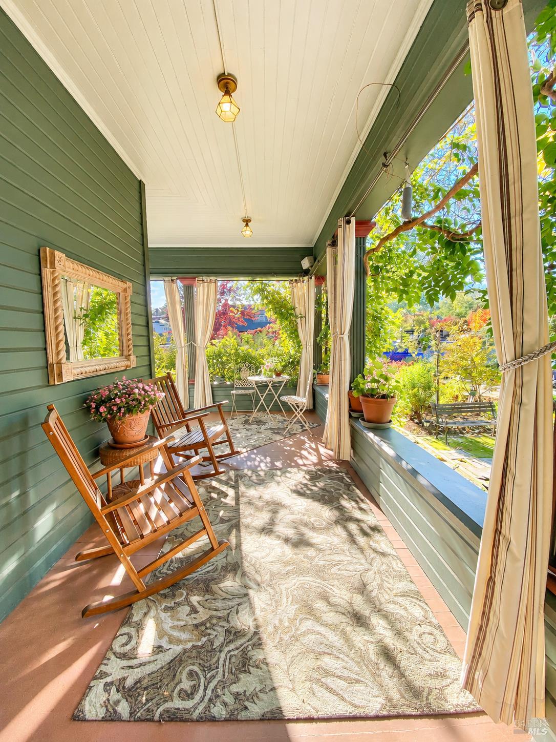 302 N Main Street Cloverdale CA 95425