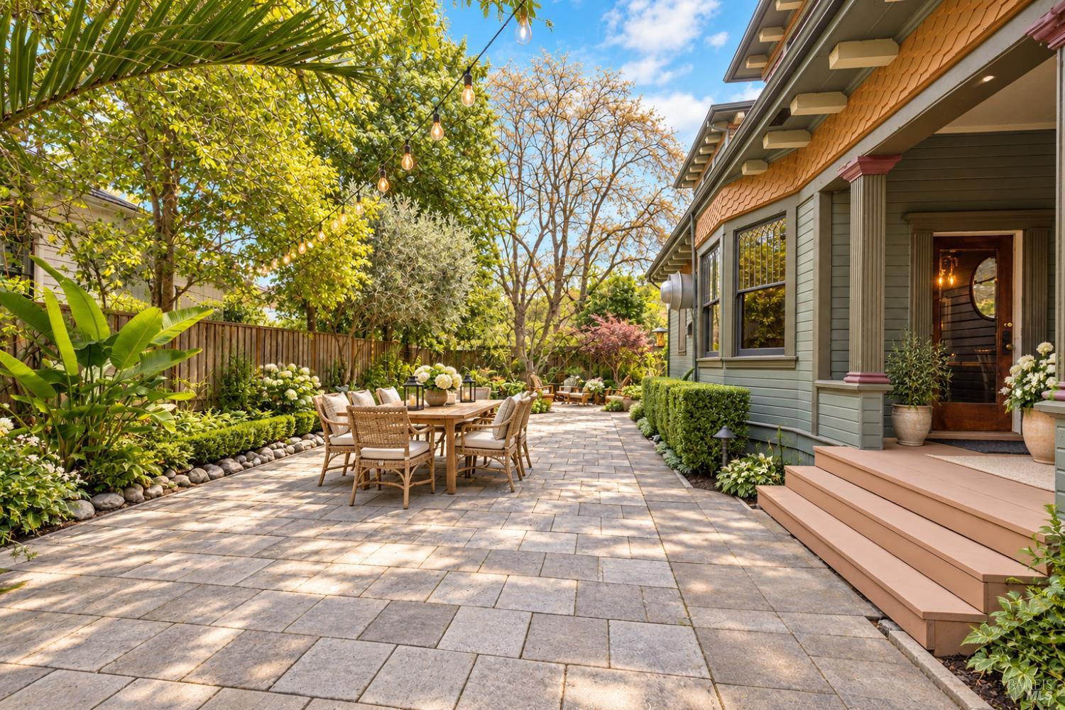 302 N Main Street Cloverdale CA 95425