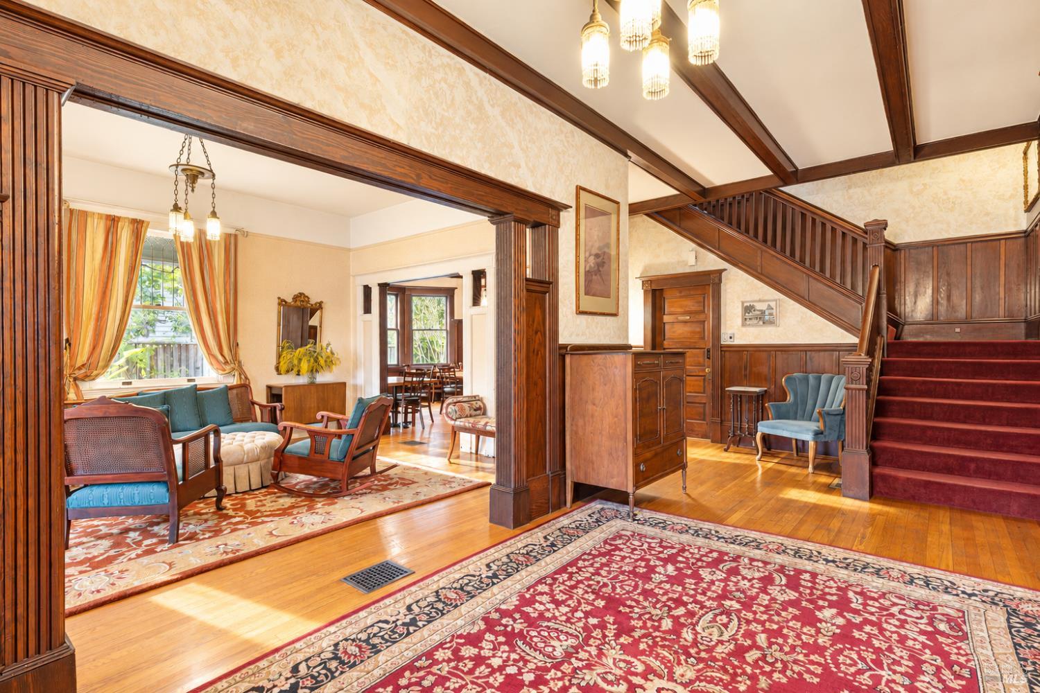 302 N Main Street Cloverdale CA 95425