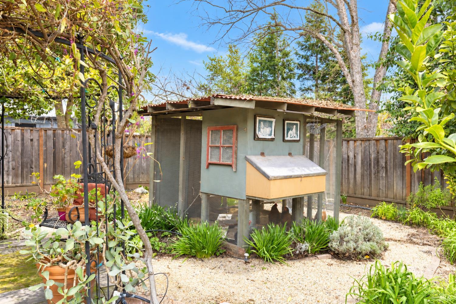 302 N Main Street Cloverdale CA 95425