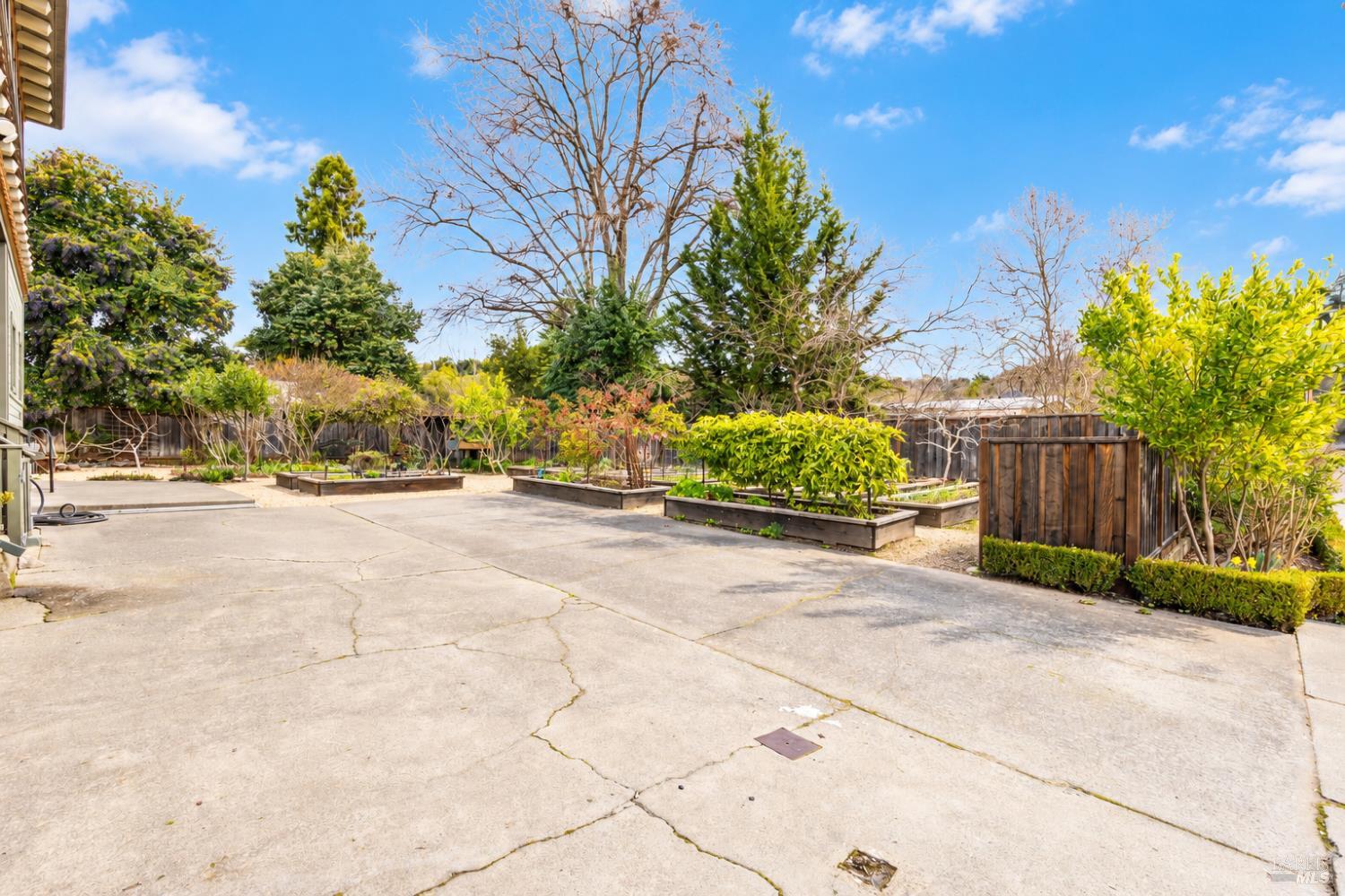 302 N Main Street Cloverdale CA 95425