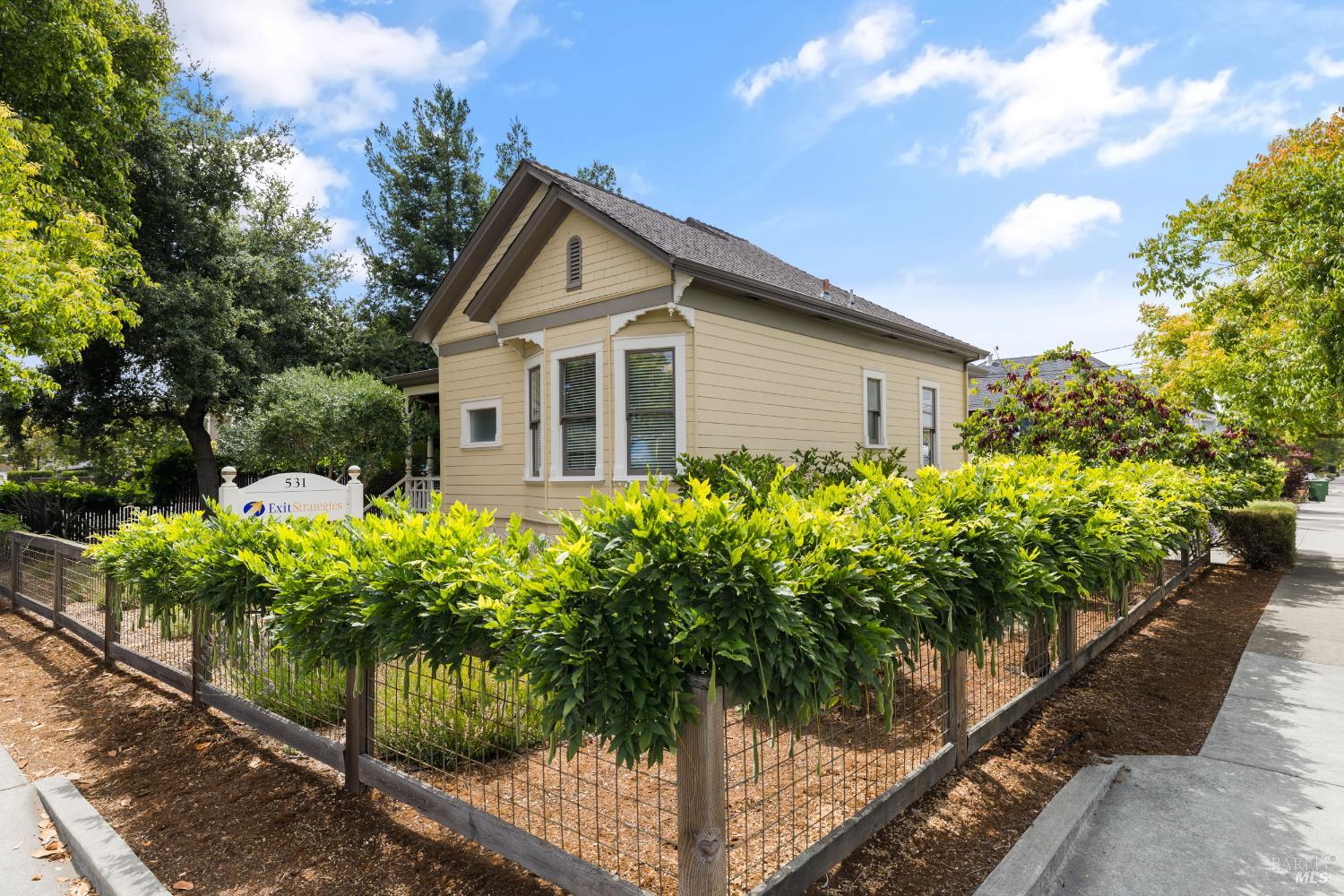 531-531 1/2 E Washington Street Petaluma CA 94952