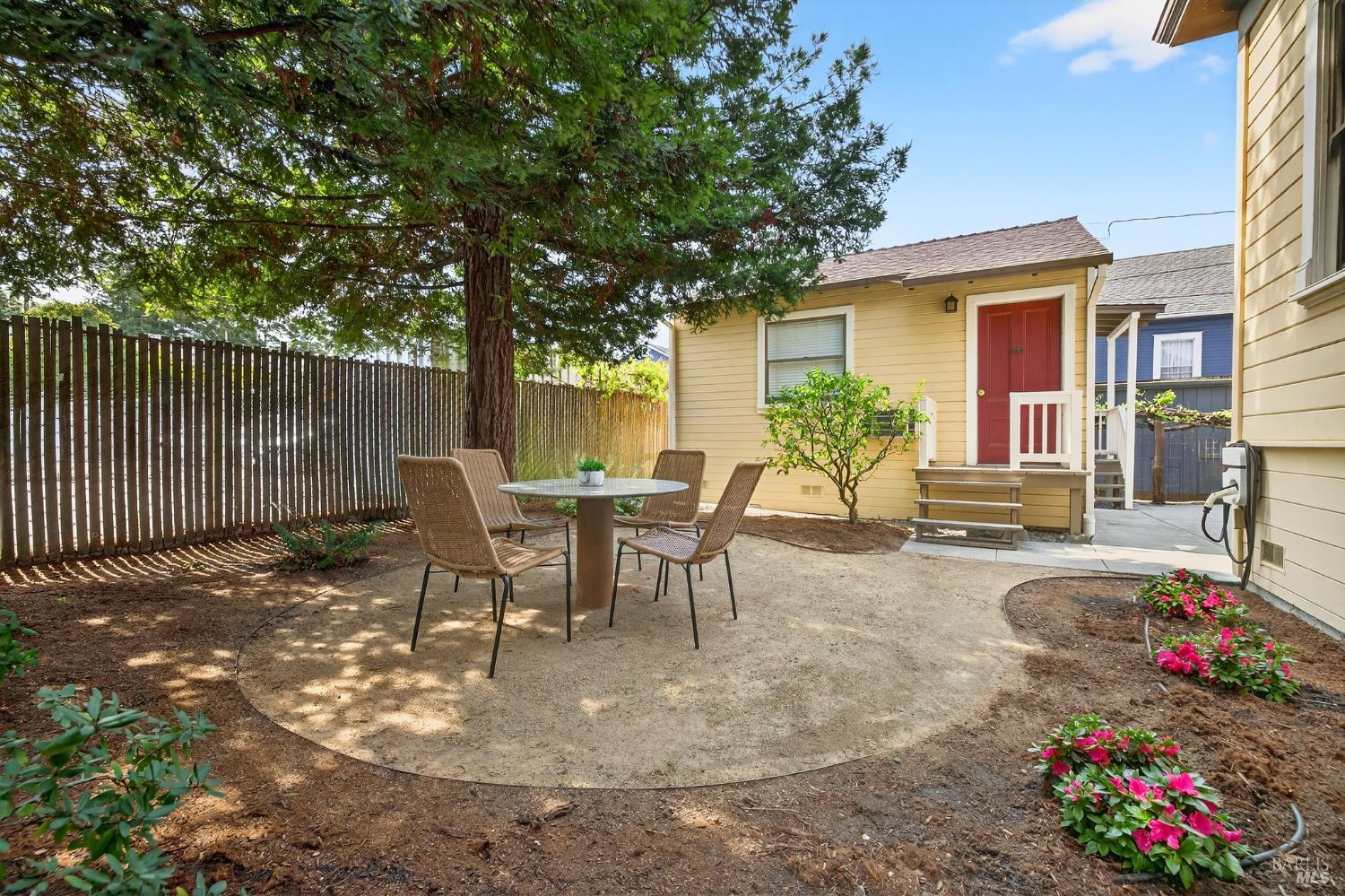 531-531 1/2 E Washington Street Petaluma CA 94952