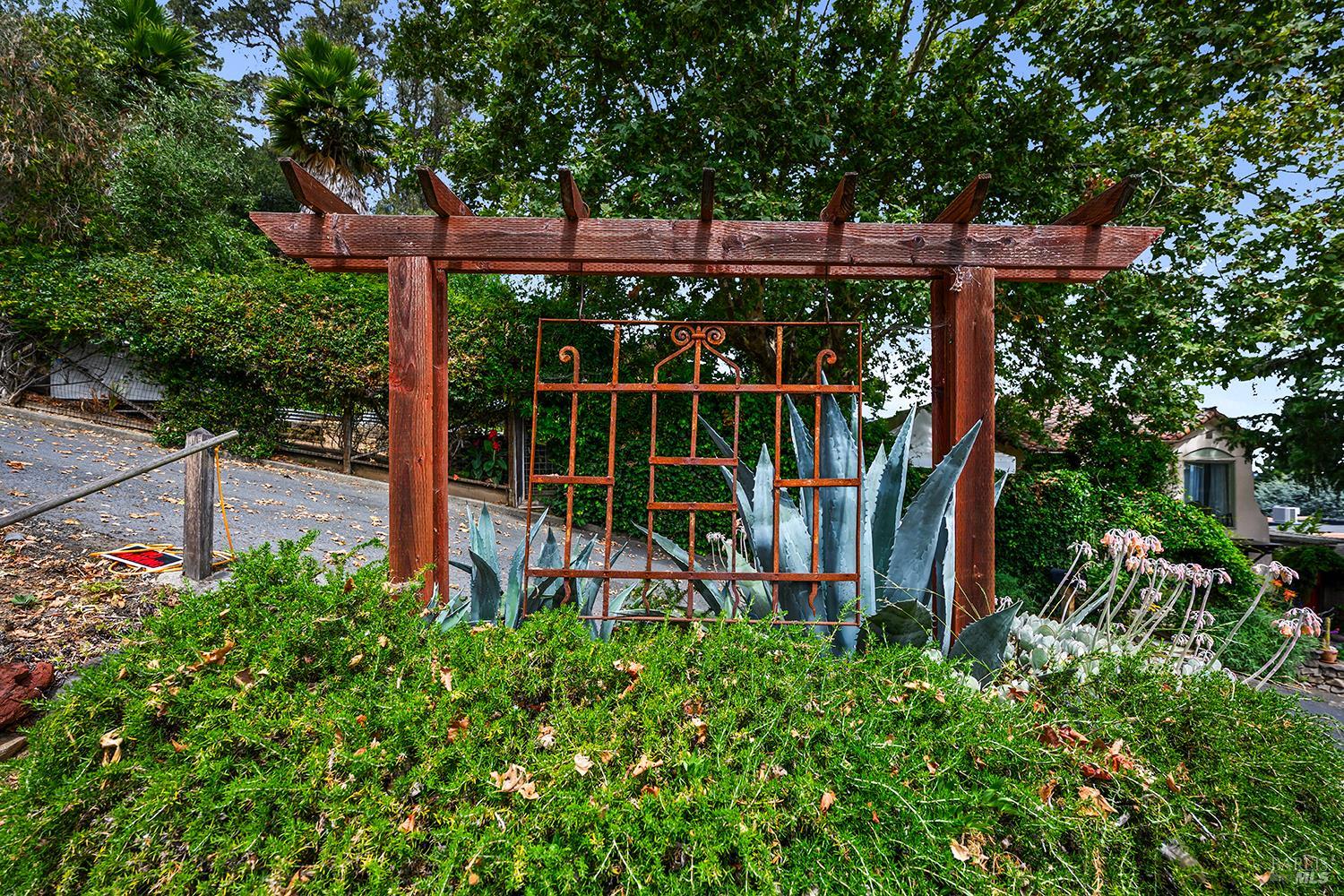25-35 Linda Vista Terrace Petaluma CA 94952