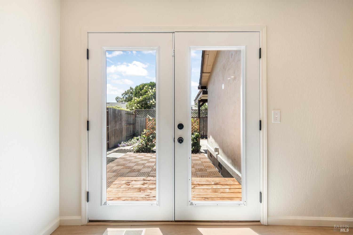 18 Eastside Circle Petaluma CA 94954