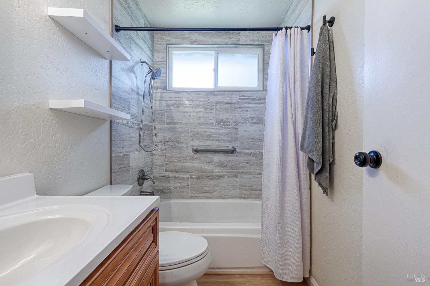 18 Eastside Circle Petaluma CA 94954