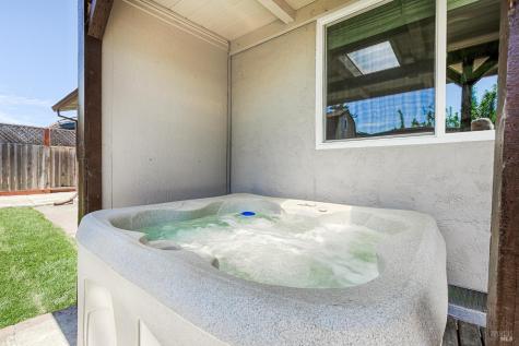 18 Eastside Circle Petaluma CA 94954