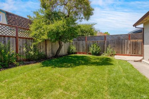 18 Eastside Circle Petaluma CA 94954