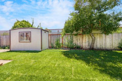 18 Eastside Circle Petaluma CA 94954