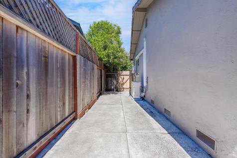 18 Eastside Circle Petaluma CA 94954