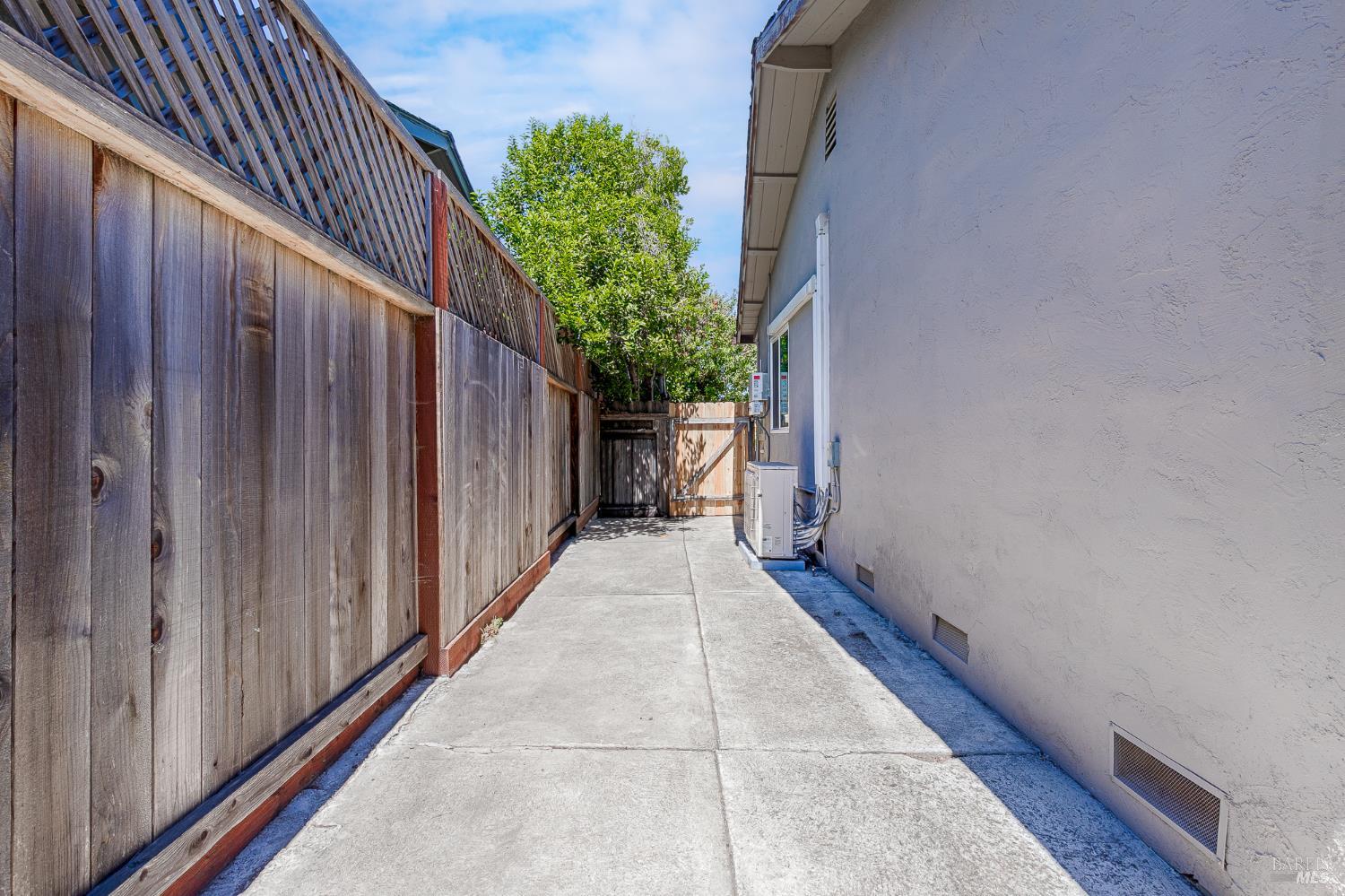18 Eastside Circle Petaluma CA 94954