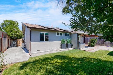 18 Eastside Circle Petaluma CA 94954