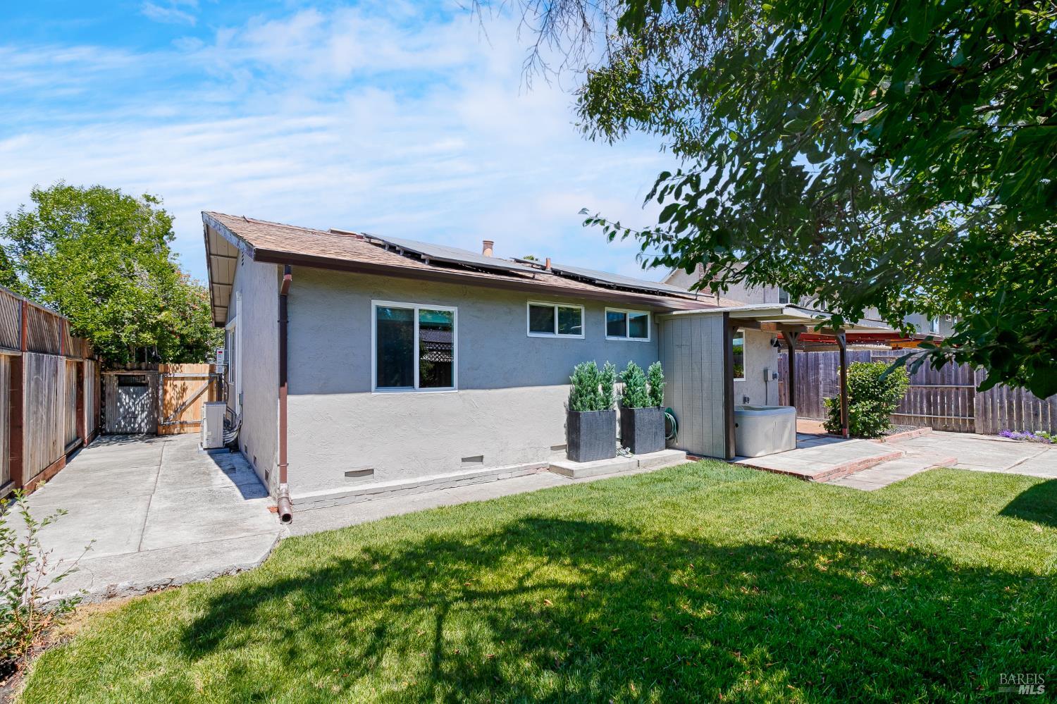 18 Eastside Circle Petaluma CA 94954