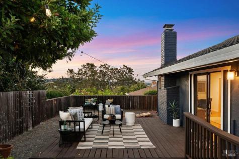 81 Drakewood Lane Novato CA 94947