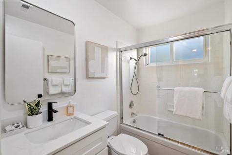 81 Drakewood Lane Novato CA 94947