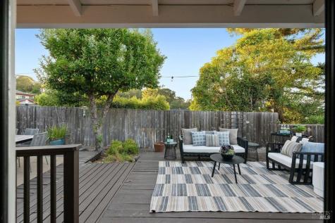 81 Drakewood Lane Novato CA 94947