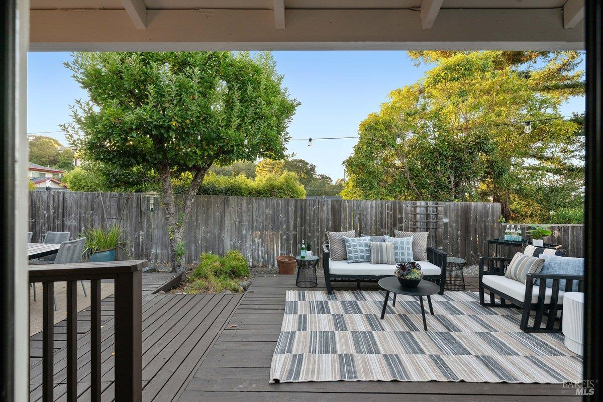 81 Drakewood Lane Novato CA 94947