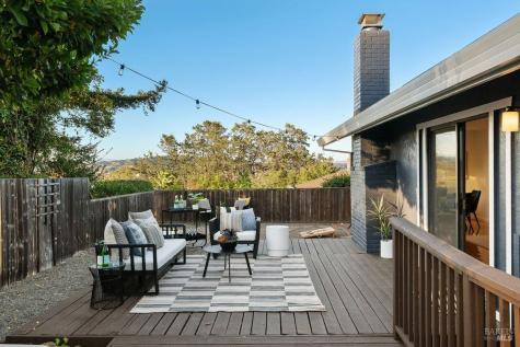 81 Drakewood Lane Novato CA 94947