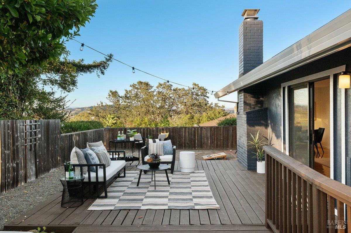 81 Drakewood Lane Novato CA 94947