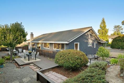 81 Drakewood Lane Novato CA 94947