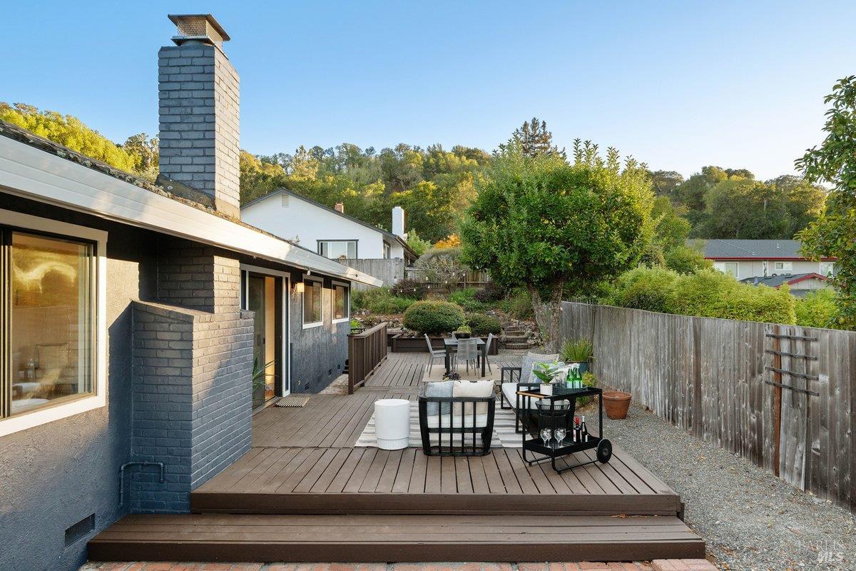 81 Drakewood Lane Novato CA 94947