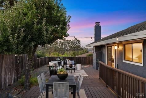 81 Drakewood Lane Novato CA 94947