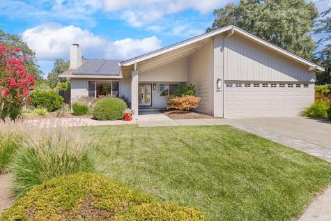 8862 Oak Trail Place Santa Rosa CA 95409