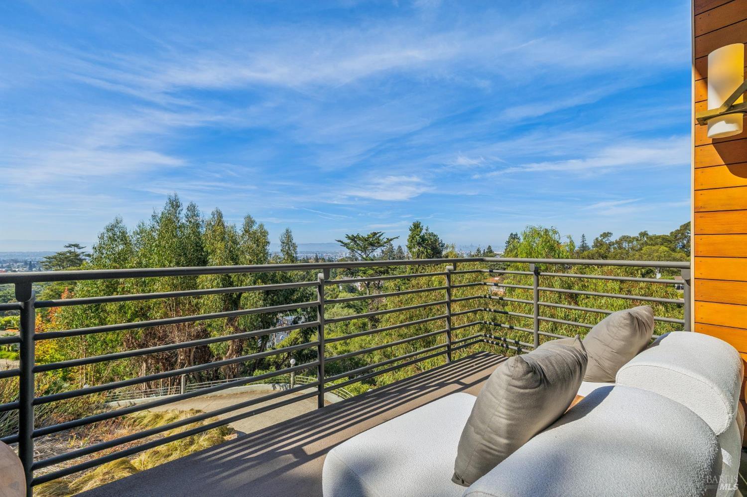 102 Crest Road Piedmont CA 94611