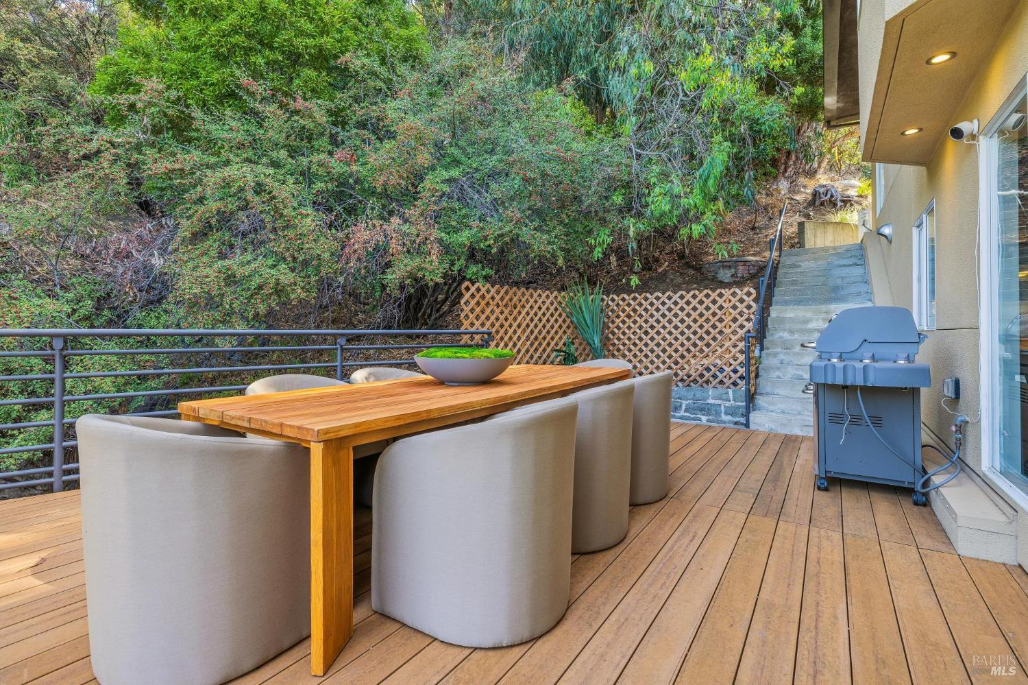 102 Crest Road Piedmont CA 94611