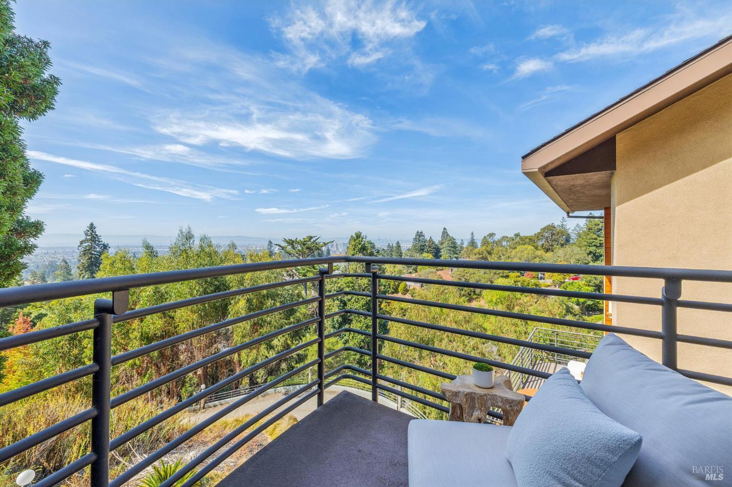 102 Crest Road Piedmont CA 94611