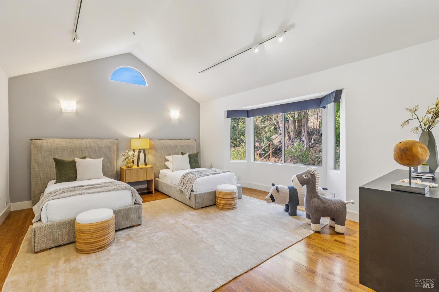 102 Crest Road Piedmont CA 94611
