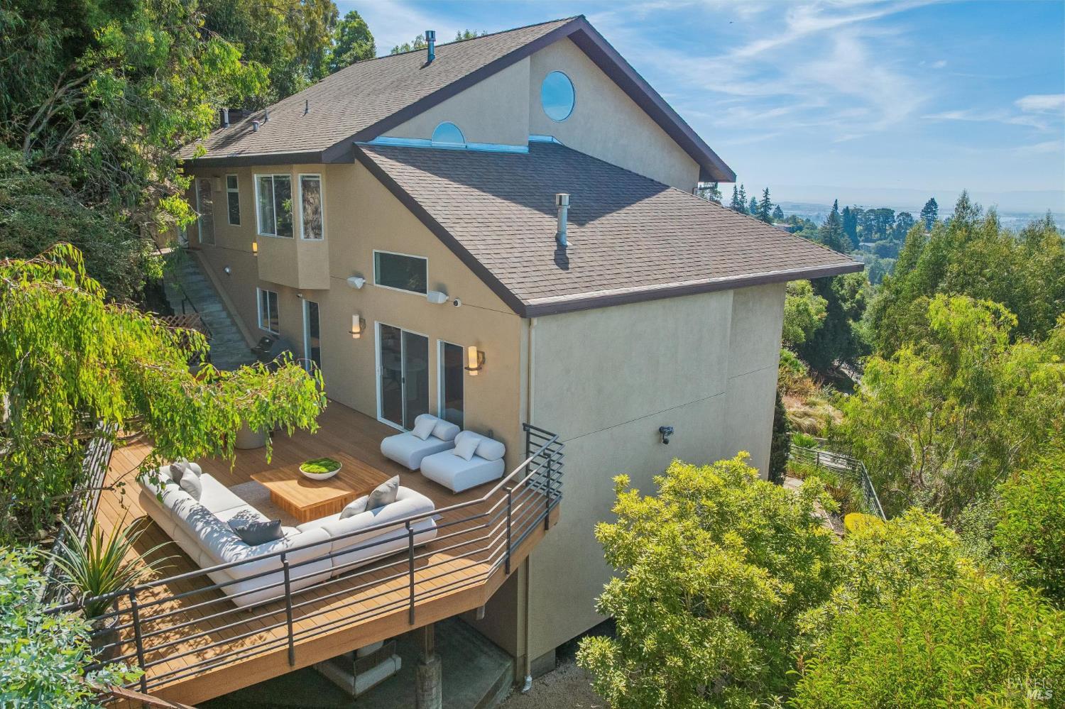 102 Crest Road Piedmont CA 94611