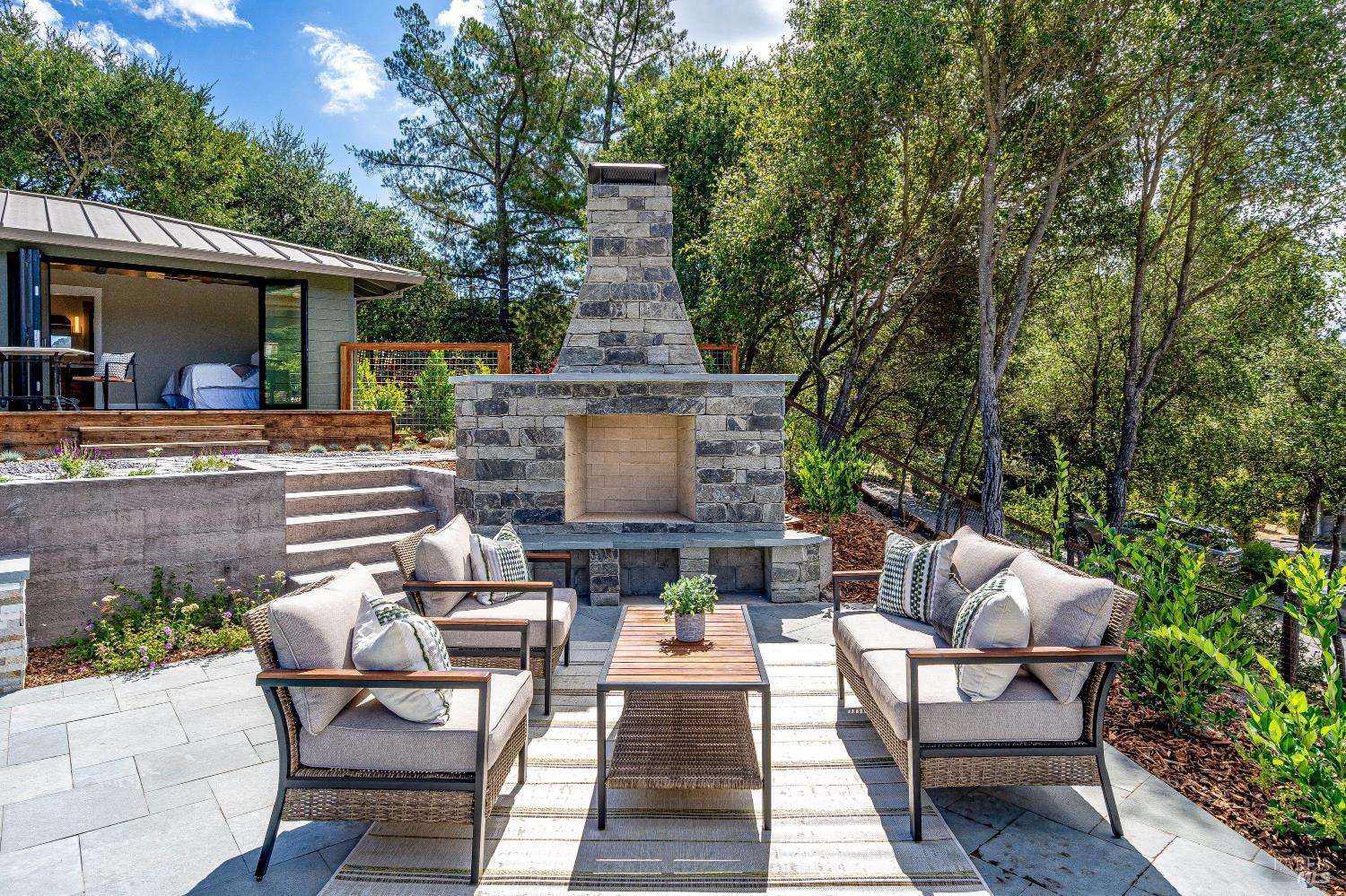 104 Camino Vista St. Helena CA 94574