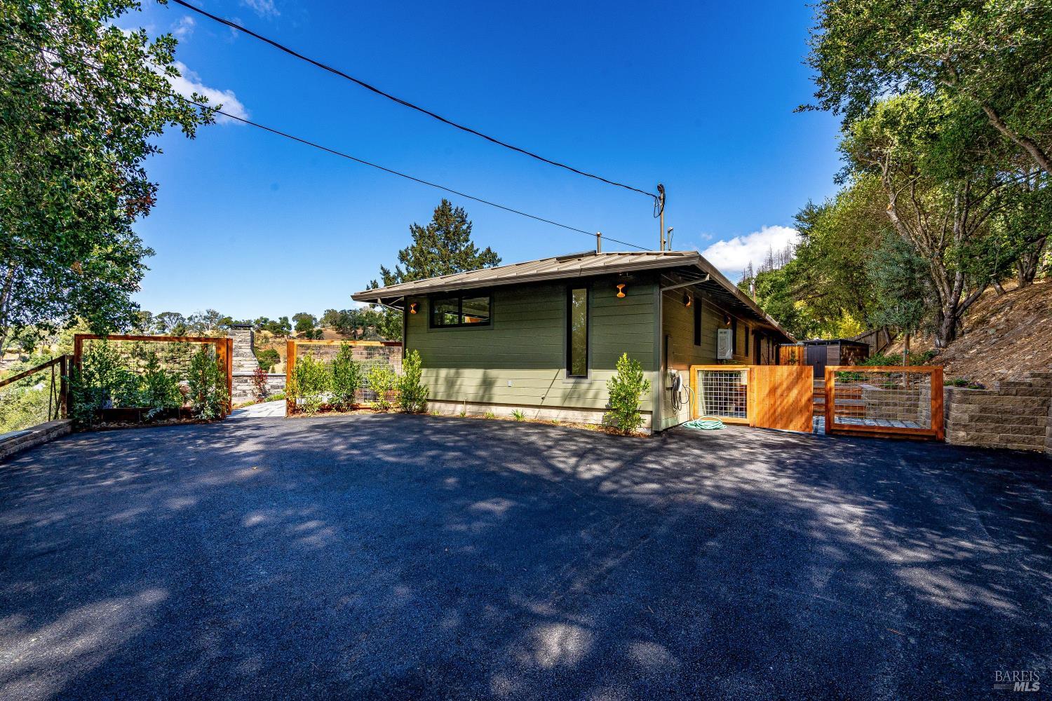 104 Camino Vista St. Helena CA 94574
