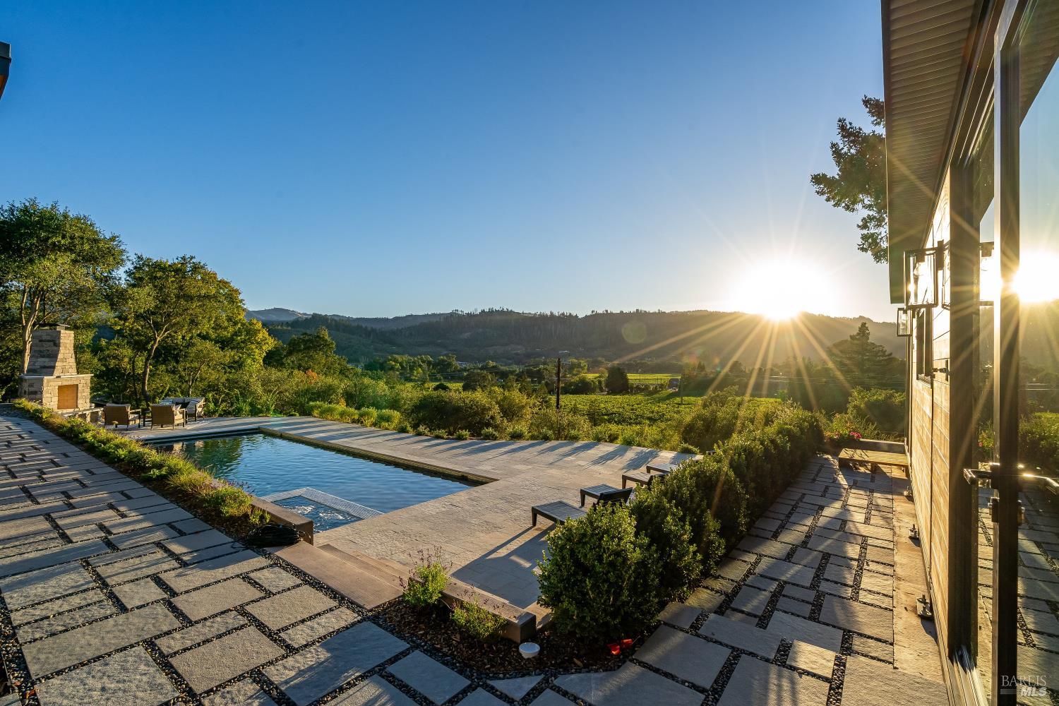 104 Camino Vista St. Helena CA 94574