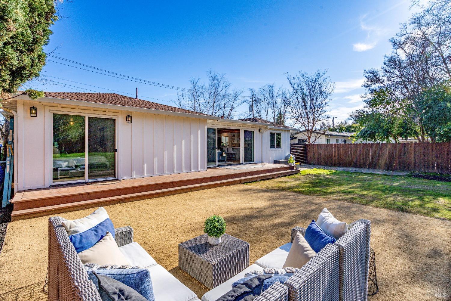 1133 Oak Avenue St. Helena CA 94574