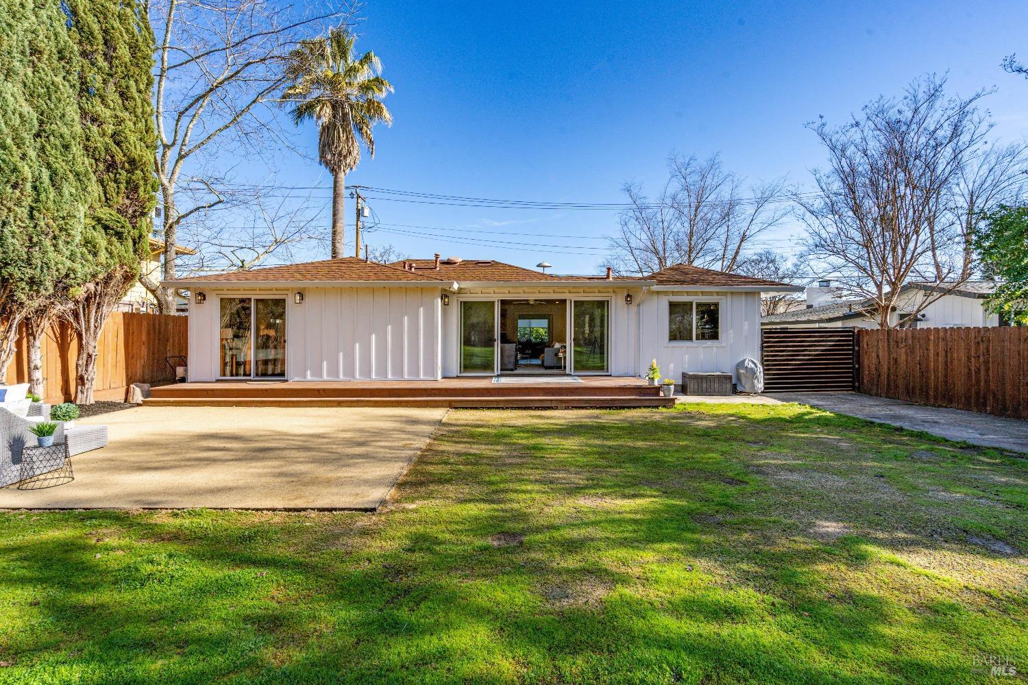 1133 Oak Avenue St. Helena CA 94574