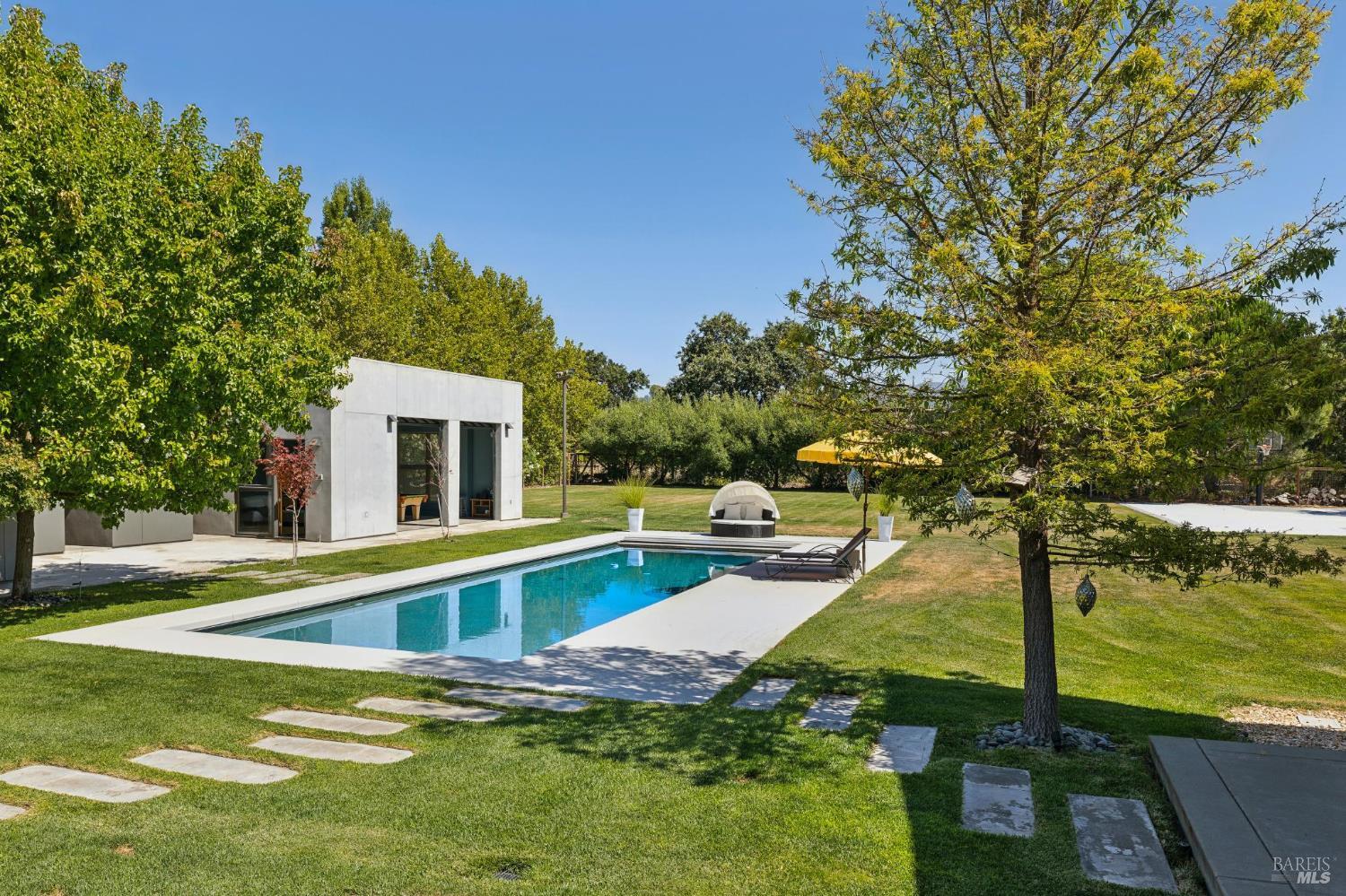 20420 5th Street E Sonoma CA 95476