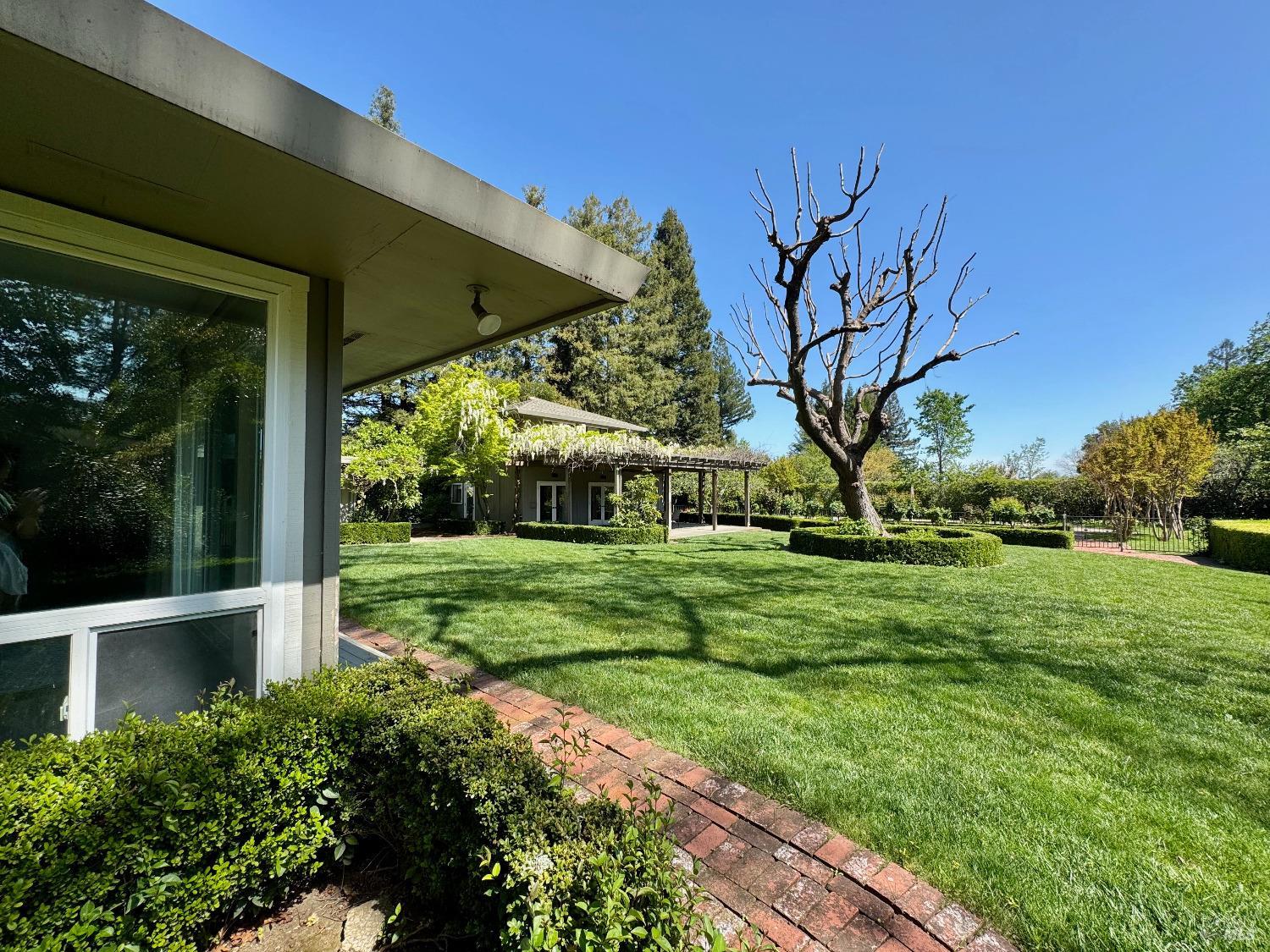 1701 Zinfandel Lane St. Helena CA 94574