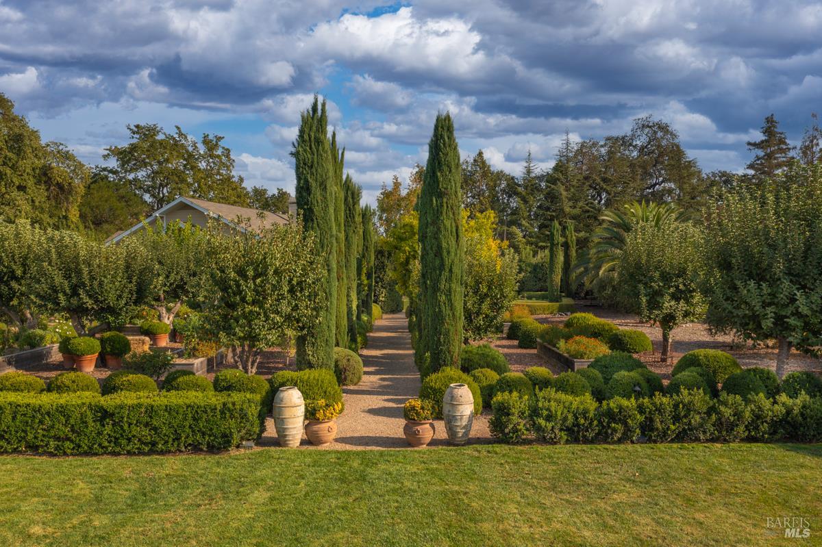 950 Mee Lane St. Helena CA 94574