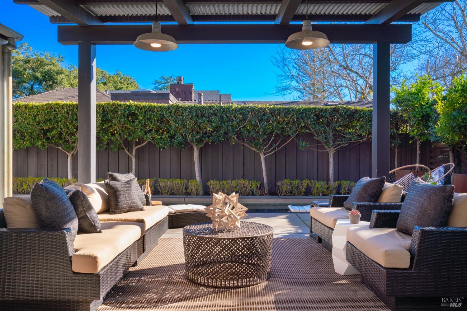 1811 Hillview Place St. Helena CA 94574