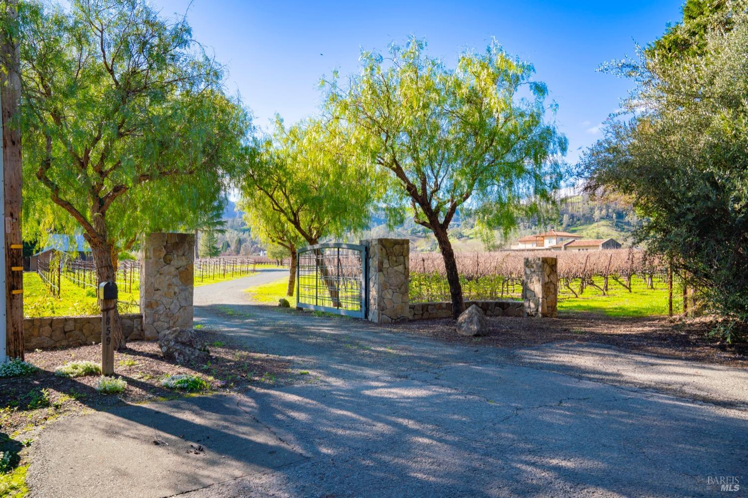 1811 Hillview Place St. Helena CA 94574