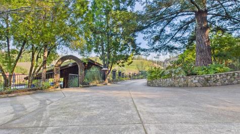 3225 W Dry Creek Road Healdsburg CA 95448