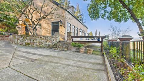 3225 W Dry Creek Road Healdsburg CA 95448