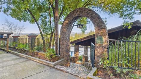 3225 W Dry Creek Road Healdsburg CA 95448