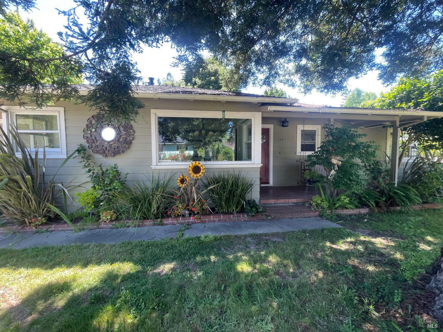 954 Norlee Street Sebastopol CA 95472