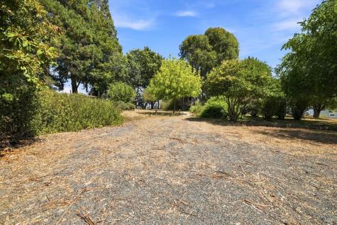 143 Lone Oak Lane Sebastopol CA 95472